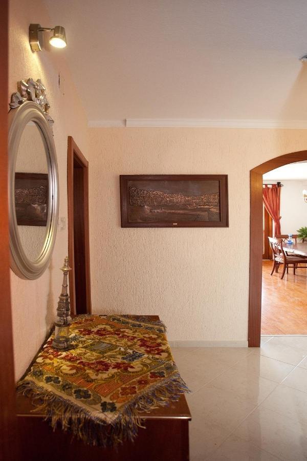 Golden View Luxury Apartment Maslinica Ruang foto