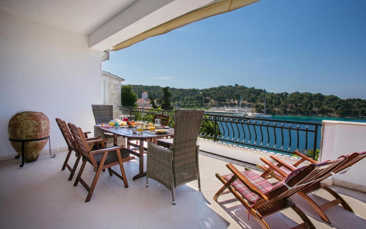 Golden View Luxury Apartment Maslinica Bagian luar foto