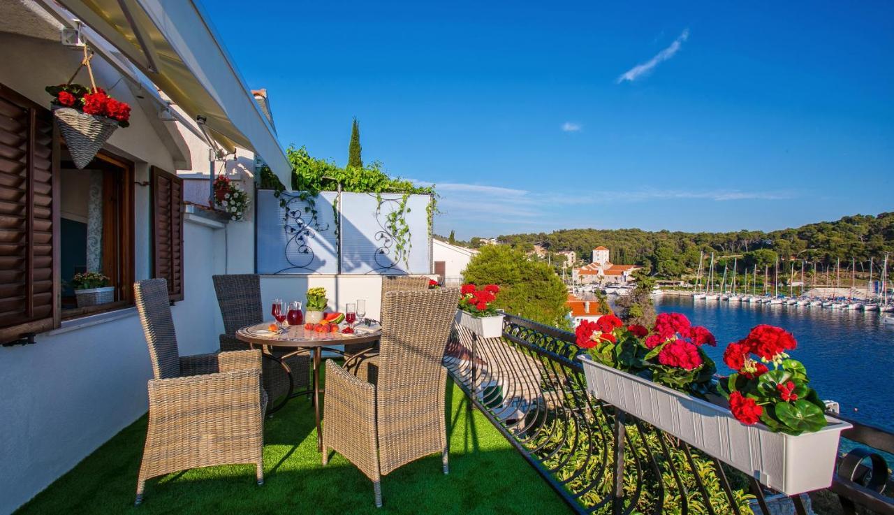 Golden View Luxury Apartment Maslinica Bagian luar foto